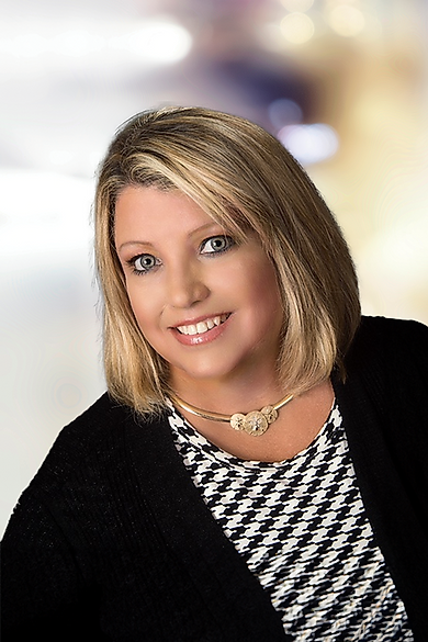 Portrait of Donna Hardy, REALTOR®.